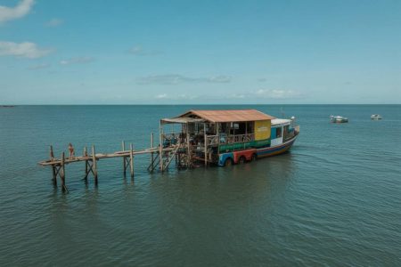 Pousadas em vilarejos de pescadores no Brasil: hospedagens rústicas com charme à beira-mar